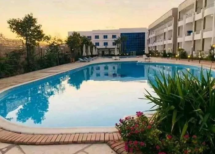 Cecilia Resort *